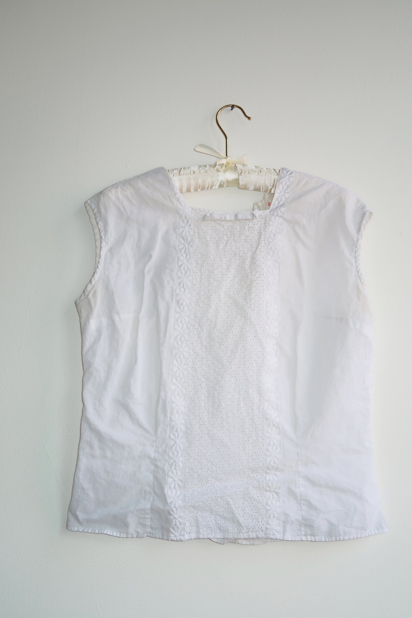 60s | White blouse