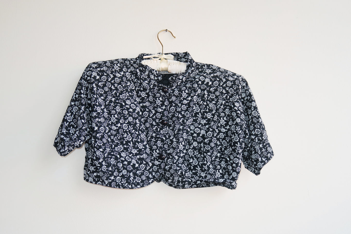 80s | Floral button top