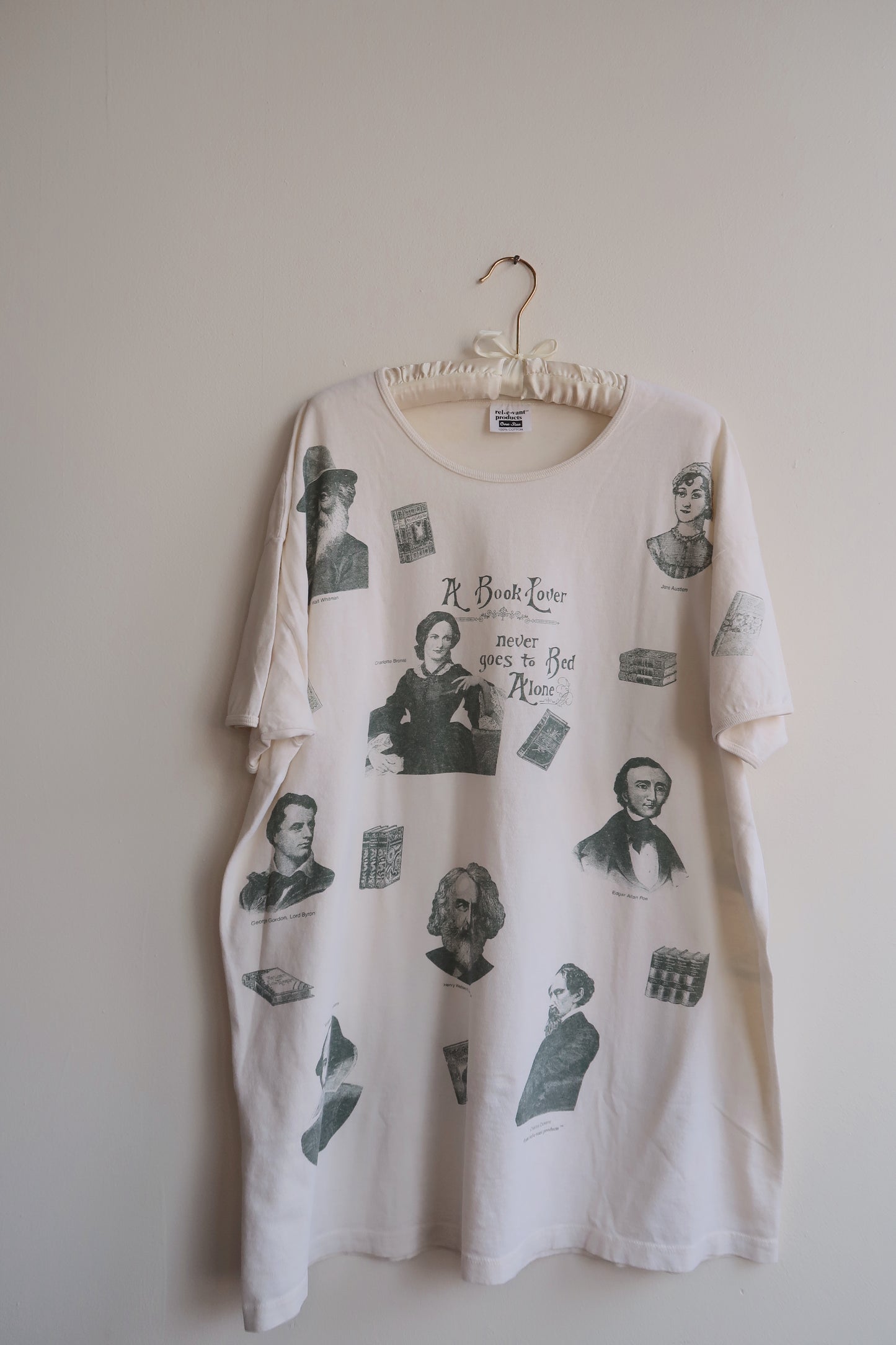 90s| A book lover never goes to bed alone tee